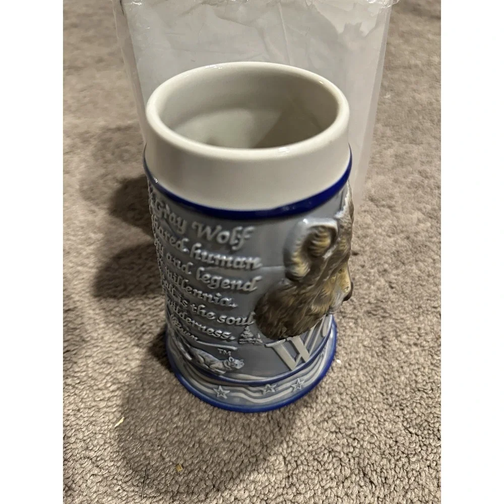 The Gray Wolf Stein American Animal Series Tom O'Brien 2000 3D Avon Limited